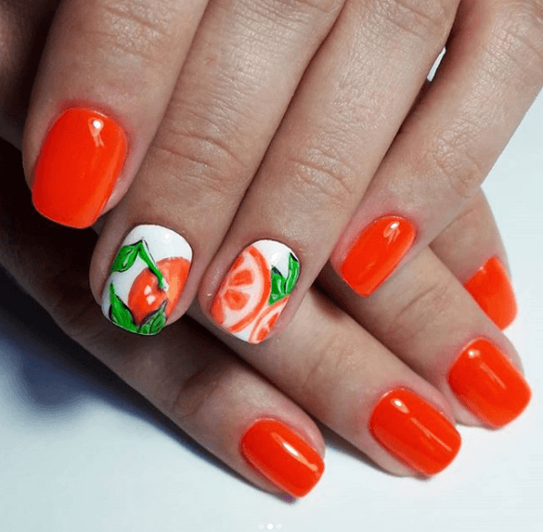 Оранжевый маникюр с белыми пальчиками, дизацн апельсин