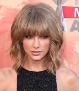 Taylor Swift bangs for rounded faces