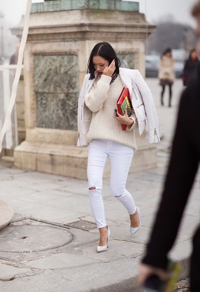 Как носить белые джинсы: создаем уютные осенние луки 21