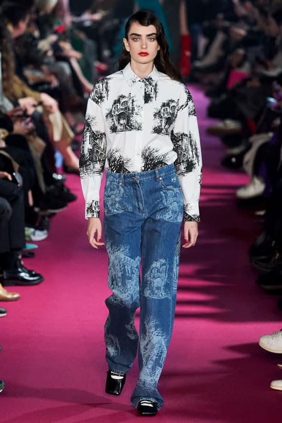 Модные джинсы с принтом на осень 2020