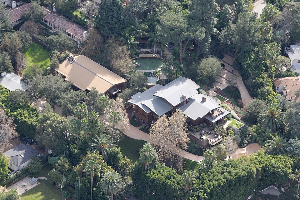 Семейное гнездо Джоли и Питта - их поместье в Восточном Голливуде. Фото: EAST NEWS. 