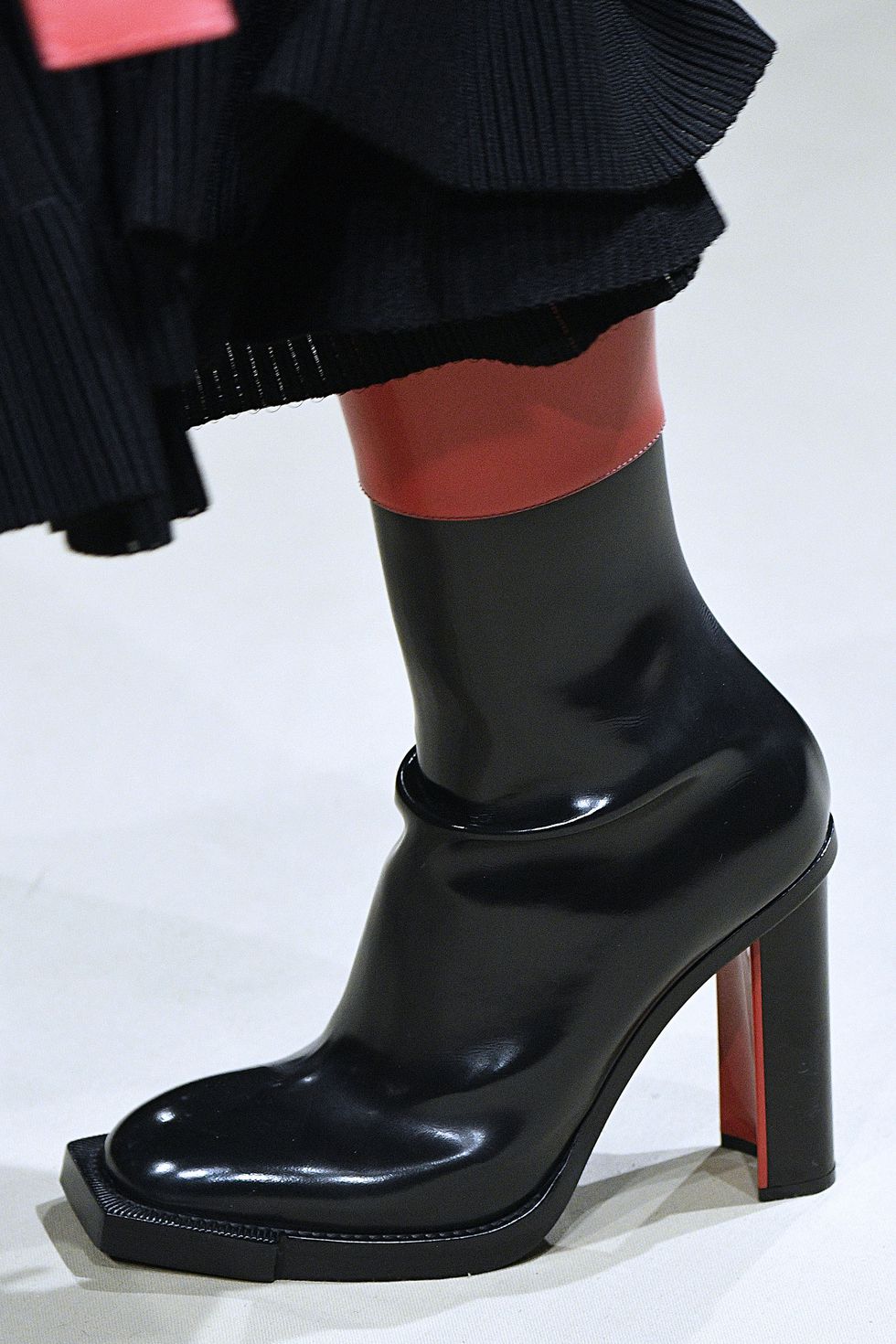 Черные ботинки с квадратным носком из коллекции Alexander McQueen