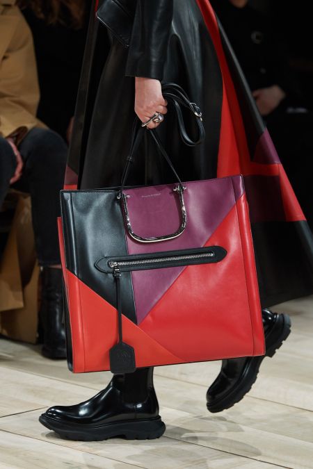 Tote в лоскутной технике из осенне-зимней коллекции 2020-2021 Alexander McQueen