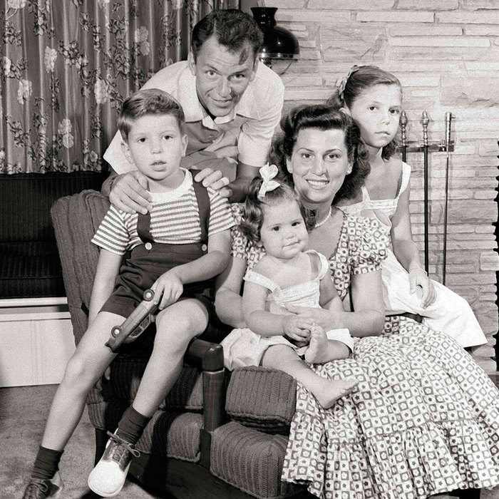 Фрэнк Синатра с детьми и первой женой, Нэнси Барбато